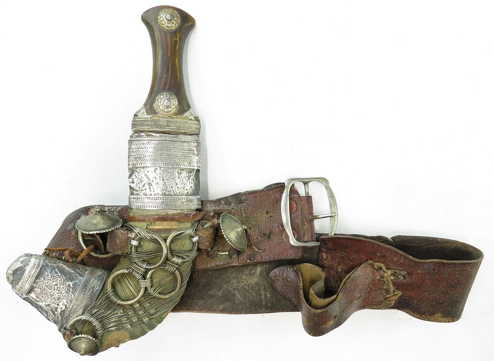 Lot 269: AN OMANI KHANJAR DAGGER