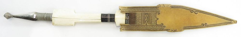 Lot 285: A RARE SUDANESE DAGGER