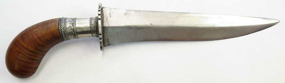 Lot 360: A LARGE MORO GUNONG DAGGER