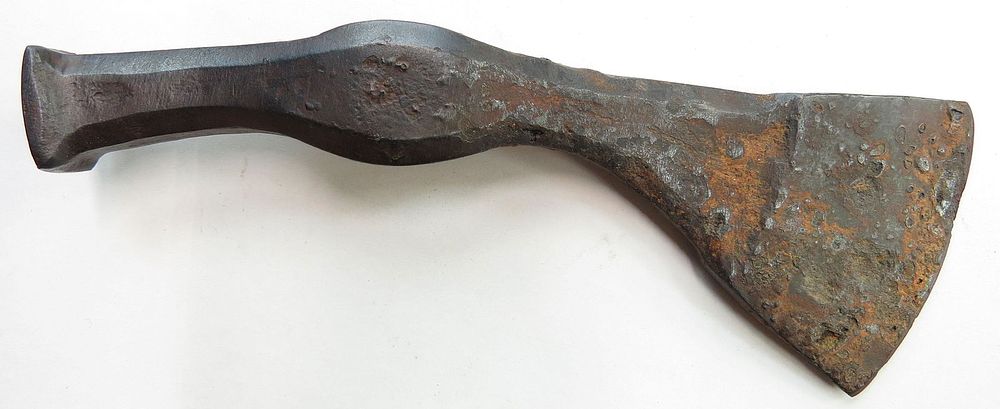 Lot 368: A RARE SCYTHIAN BATTLEAXE HEAD