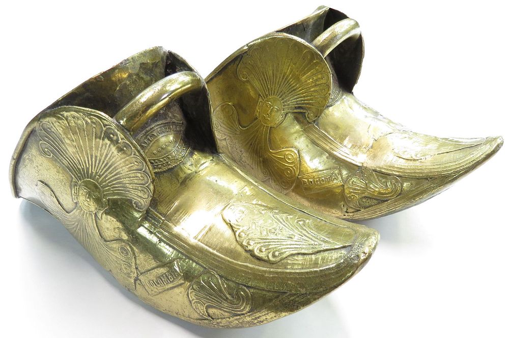 Lot 371: A PAIR OF SOUTH AMERICAN STIRRUPS