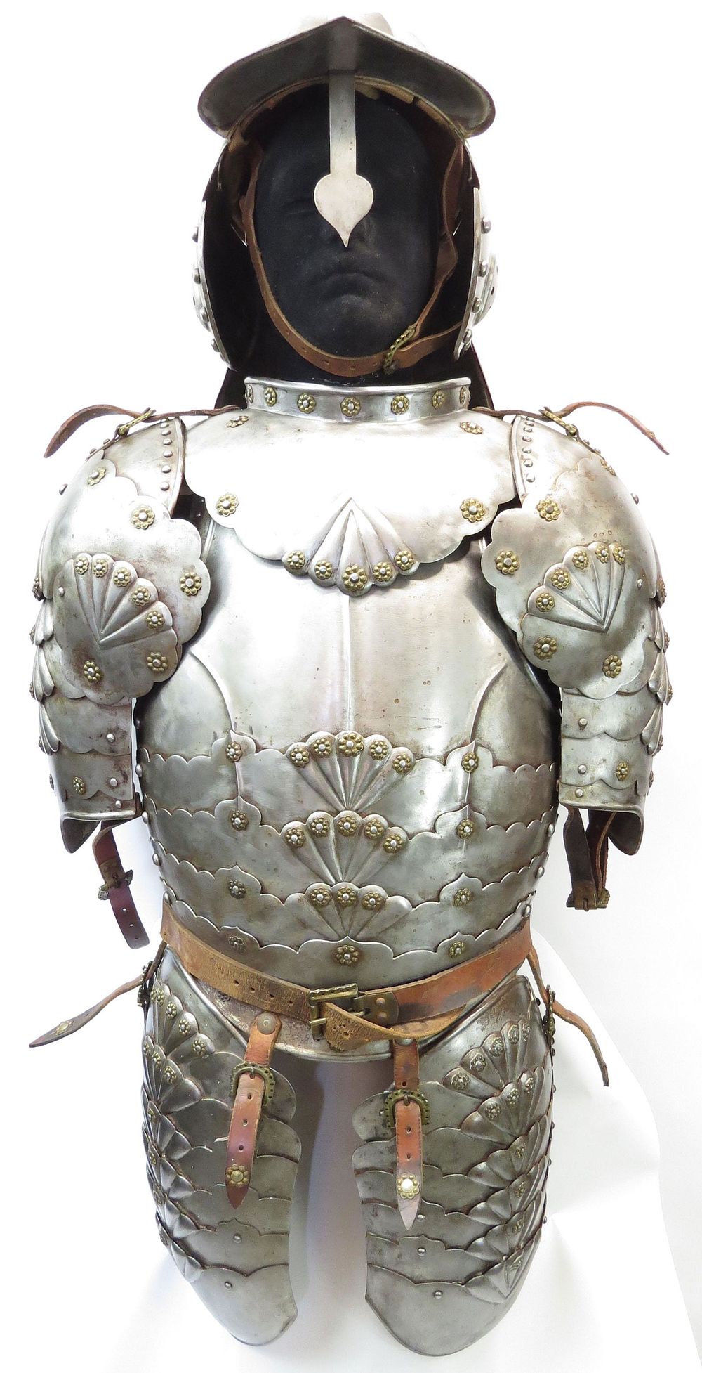 Lot 174: A RARE VICTORIAN-ERA POLISH HUSSARS ARMOR