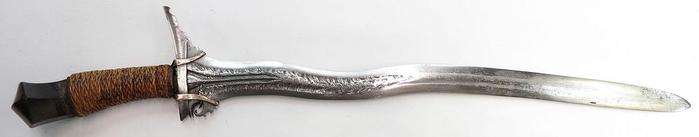 Lot 197: A RARE MORO KRIS SWORD