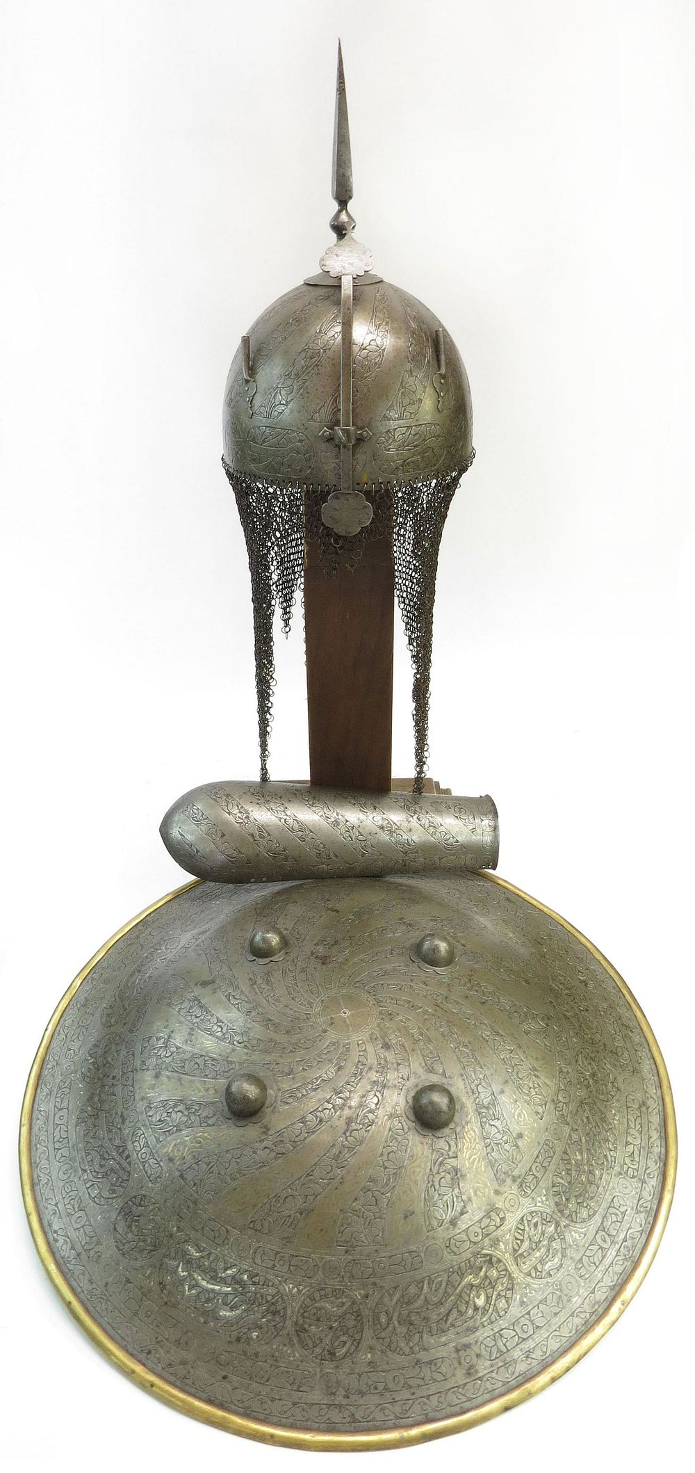 Lot 205: A PERSIAN ARMOR SET
