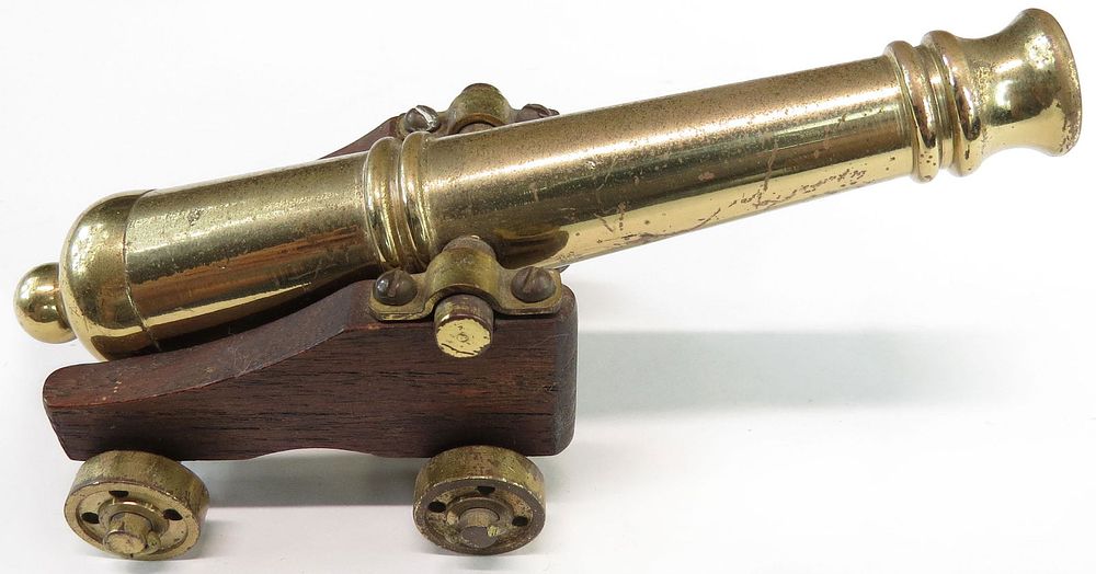 Lot 233: A MODEL NAVAL CANNON