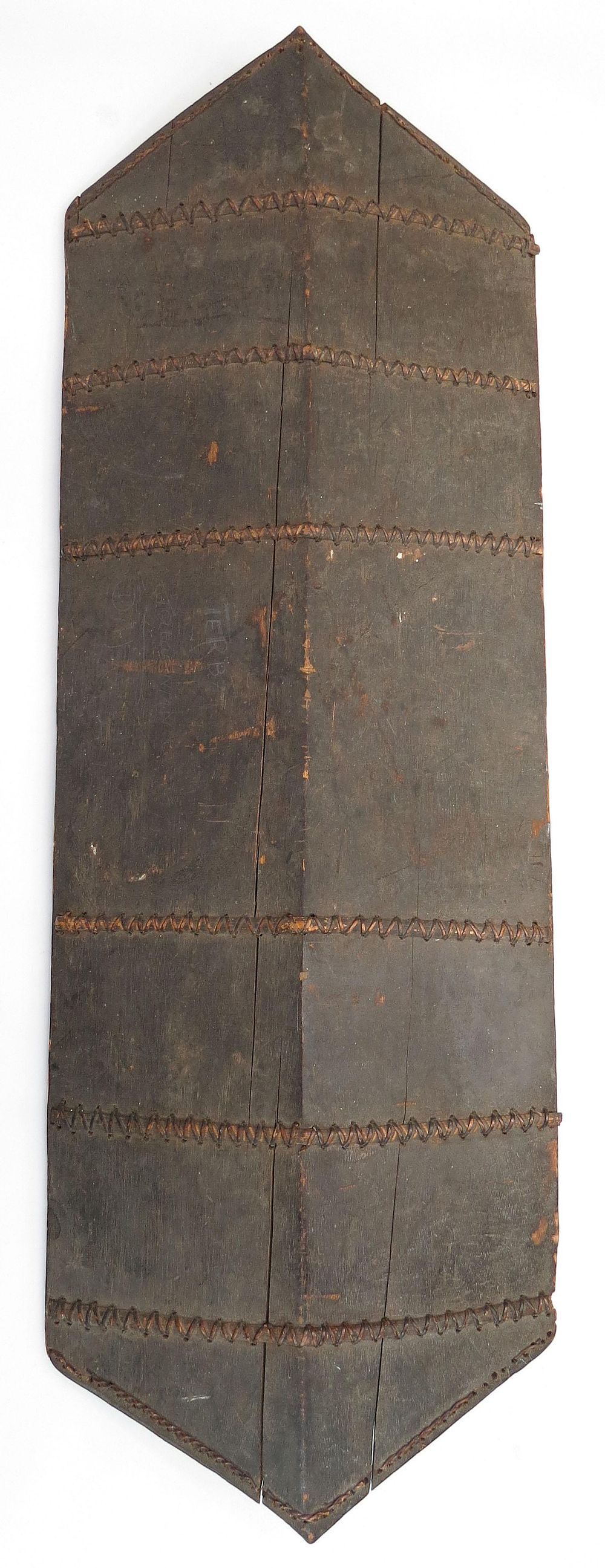 Lot 273: A RARE DAYAK HEADHUNTER KIAU SHIELD
