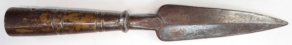 Lot 358: AN EARLY MUGHAL SPEARHEAD