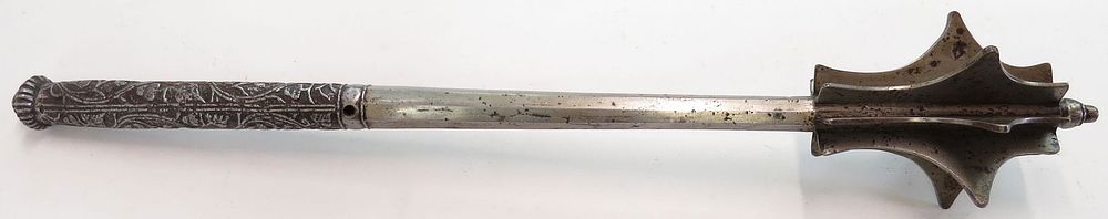 Lot 153: A FINE GOTHIC MACE