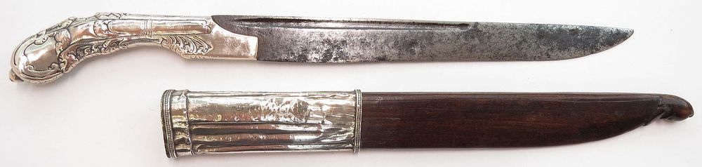 Lot 167: A RARE SRI LANKA PIHA KAETTA KNIFE