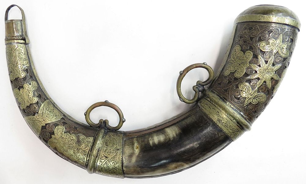 Lot 179: A FINE MOROCCAN POWDERHORN