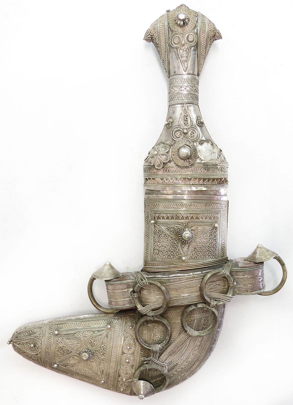Lot 181: AN OMANI KHANJAR DAGGER