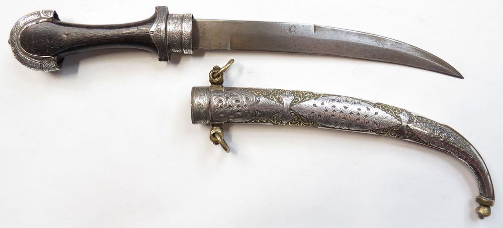 Lot 207: A MOROCCAN KOUMYA DAGGER
