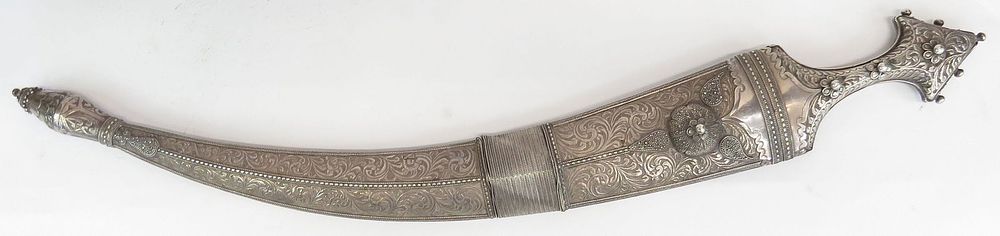 Lot 225: A FINE ARAB HIJAZI KHANJAR DAGGER