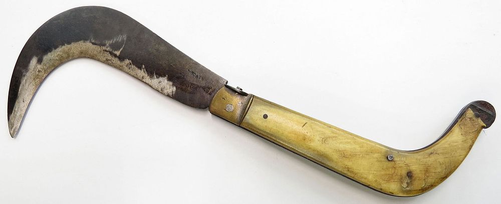 Lot 265: A MEDITERRANEAN CLASP KNIFE