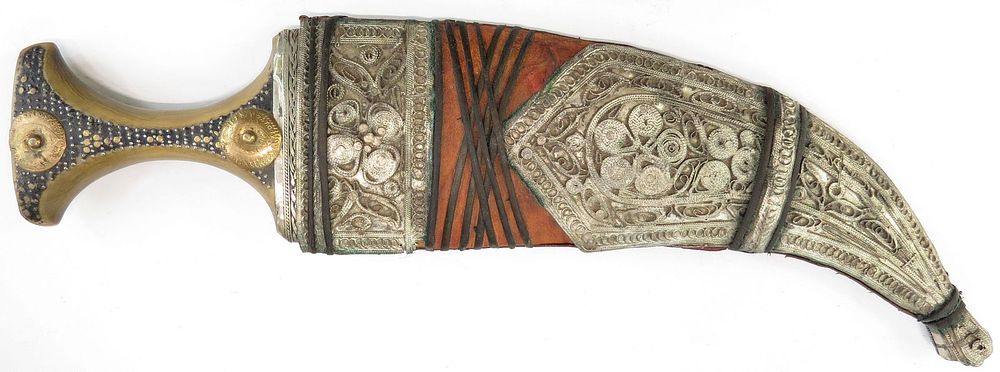 Lot 308: AN ARAB KHANJAR DAGGER