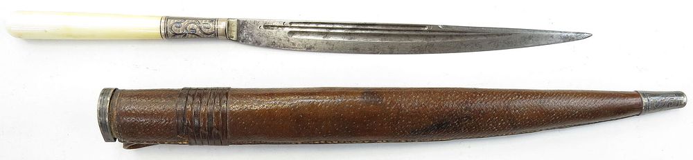 Lot 319: AN OTTOMAN BICHAK DAGGER
