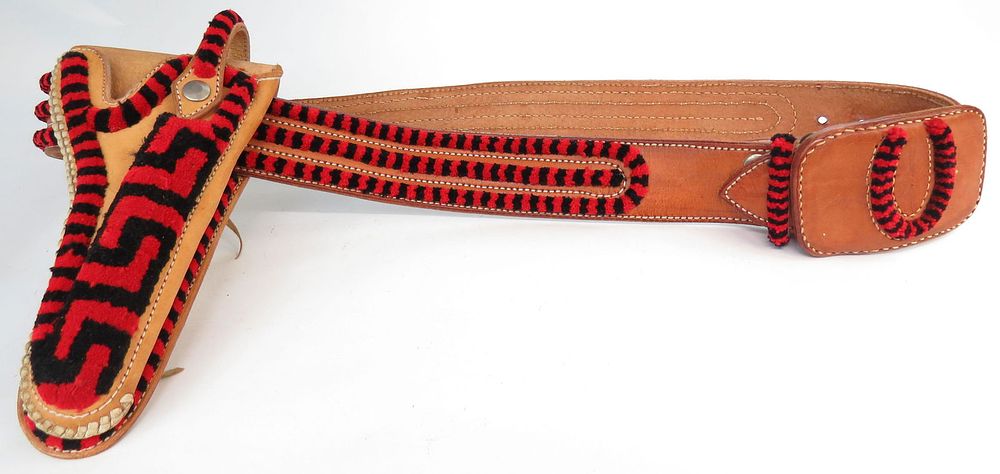 Lot 320: A MEXICAN HOLSTER RIG