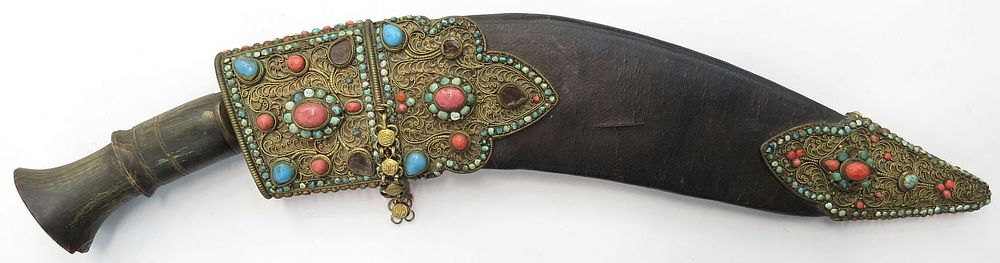 Lot 322: A FINE KOTHIMORA KUKRIE