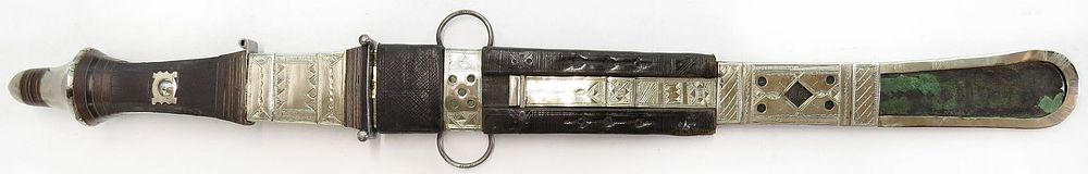 Lot 324: A TUAREG DAGGER