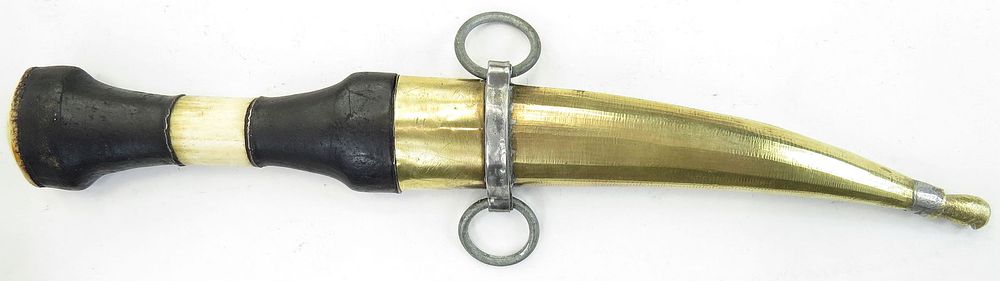 Lot 333: A SYRIAN KHANJAR DAGGER