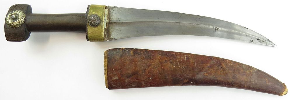 Lot 352: A KURDISH KHANJAR DAGGER