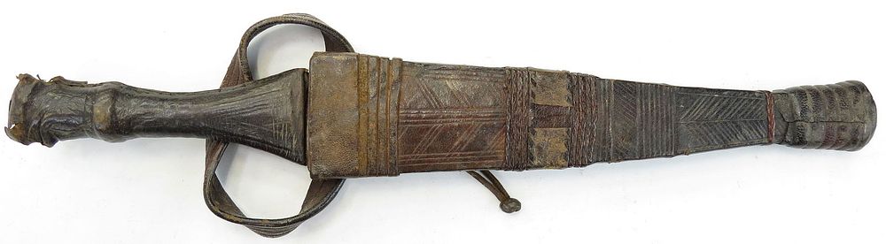 Lot 373: AN AFRICAN DAGGER