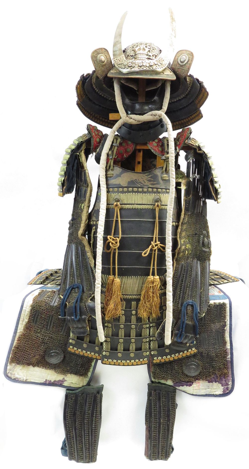 Lot 181: A SUIT OF JAPANESE SAMURAI ARMOR