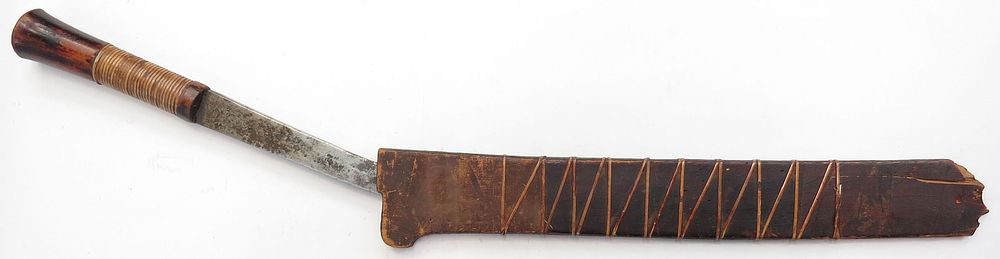 Lot 189: A DAYAK PARANG LATOK SWORD