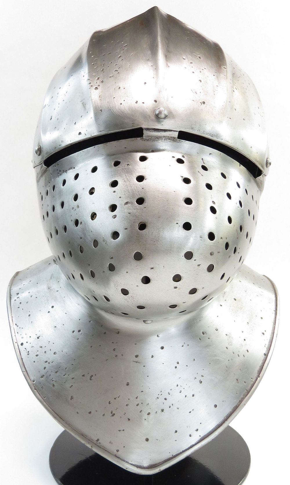 Lot 200: A VICTORIAN-ERA GREAT BASCINET HELMET