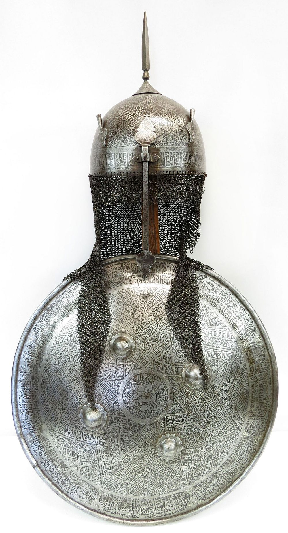 Lot 210: A PERSIAN ARMOR SET