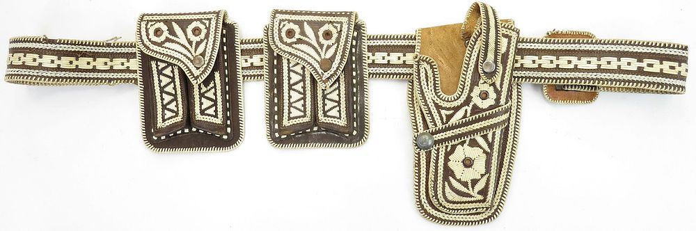 Lot 264: A RARE PITEADO HOLSTER RIG