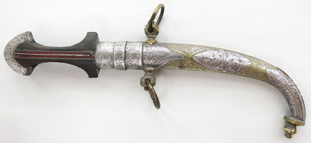Lot 307: A CHILDS MOROCCAN KOUMYA DAGGER