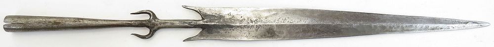 Lot 332: AN AFRICAN SPEARHEAD