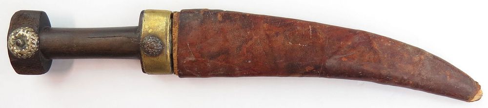 Lot 352: A KURDISH KHANJAR DAGGER