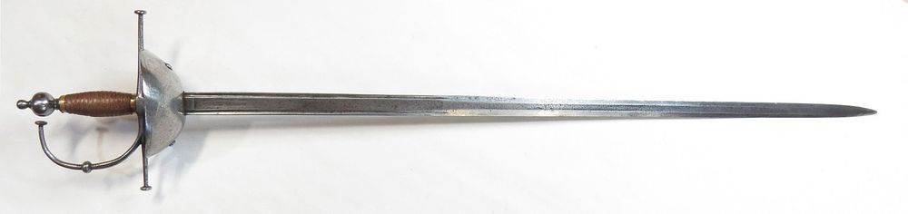 Lot 362: A SPANISH MILTARY CUPHILT RAPIER SWORD