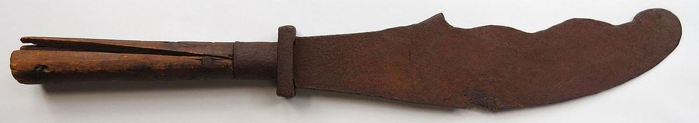 Lot 368: A CHINESE HALBERD HEAD