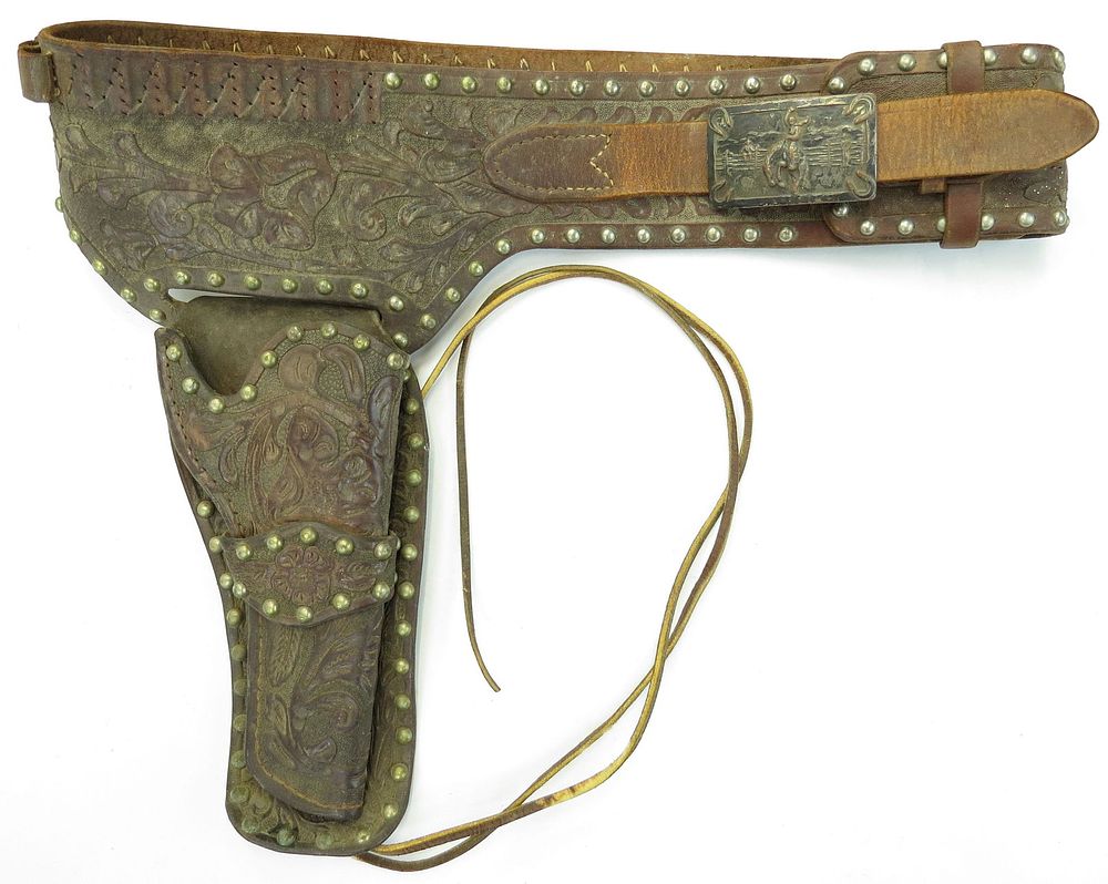 Lot 375: AN AMERICAN WESTERN GUNBELT