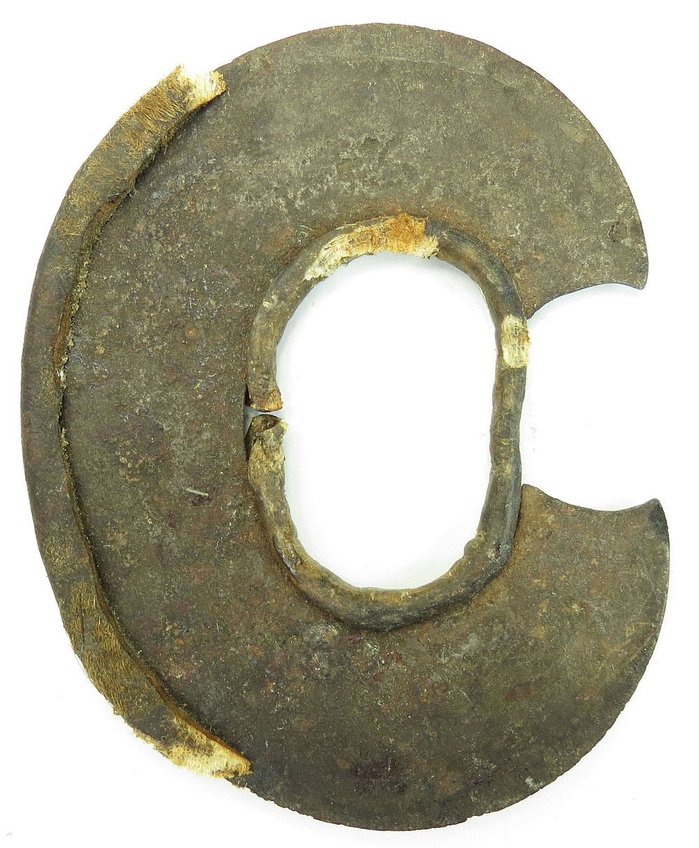 Lot 392: AN AFRICAN WRIST KNIFE