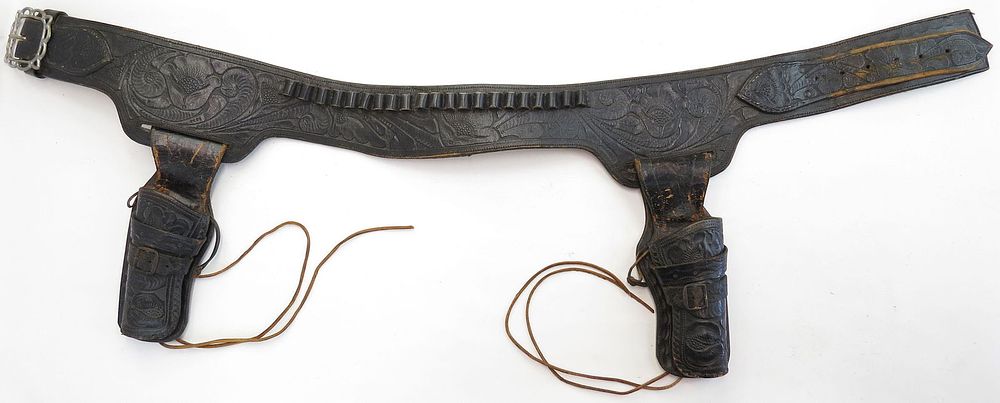 Lot 398: AN AMERICAN DOUBLE HOLSTER RING