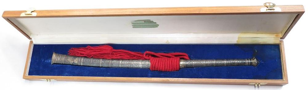 Lot 162: A CASED PRESENTATION BURMESE DHA SWORD