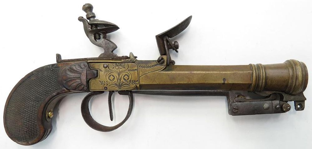 Lot 173: A RARE ENGLISH FLINTLOCK PISTOL WITH BAYONET