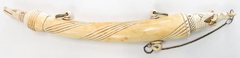 Lot 197: A RARE INDIAN POWDERHORN