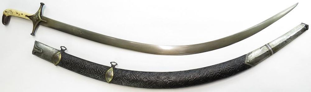 Lot 210: A FINE PERSIAN SHAMSHIR SWORD