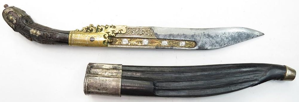 Lot 253: A FINE SRI LANKAN PIHA KAETTA DAGGER