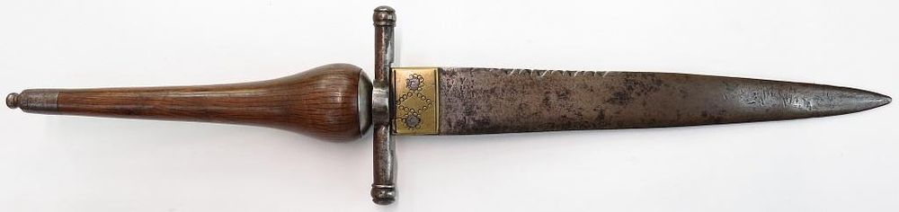 Lot 289: A SPANISH PLUG BAYONET DAGGER