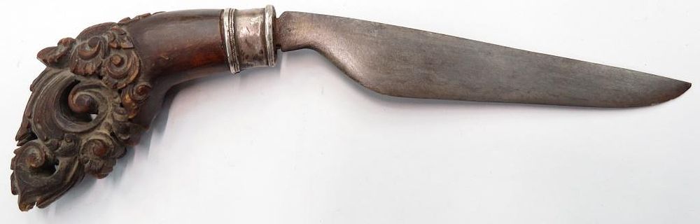Lot 300: AN INDONESIAN DAGGER