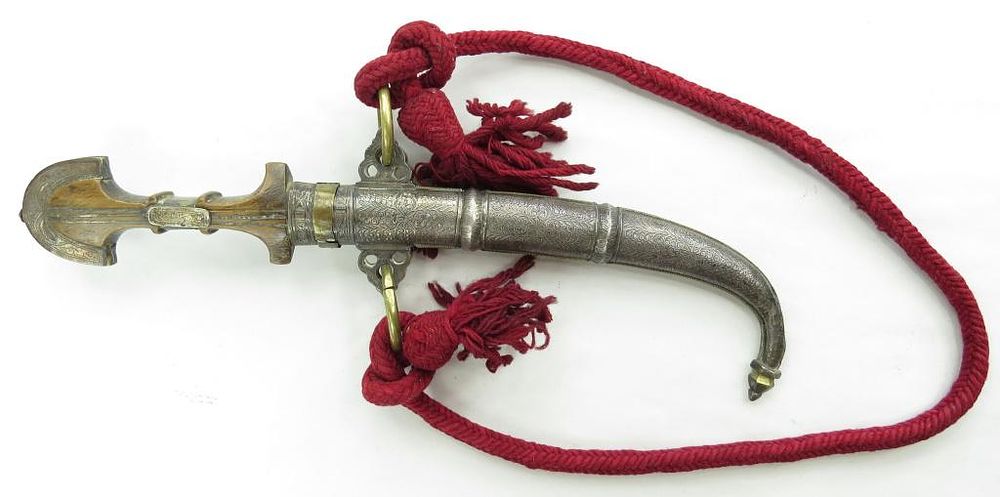 Lot 301: A MOROCCAN KOUMYA DAGGER