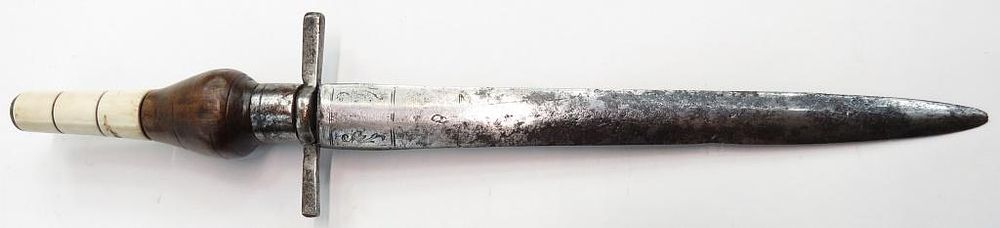 Lot 308: A SPANISH PLUG BAYONET DAGGER