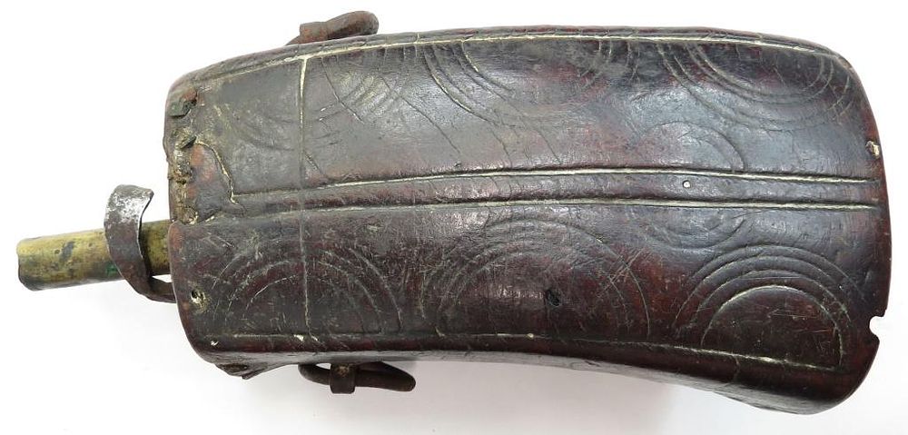 Lot 319: A RARE MOROCCAN POWDER FLASK