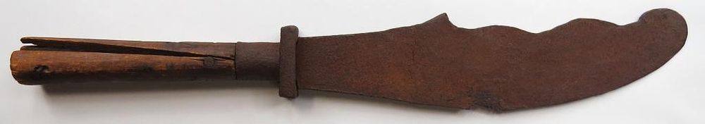 Lot 368: A CHINESE HALBERD HEAD